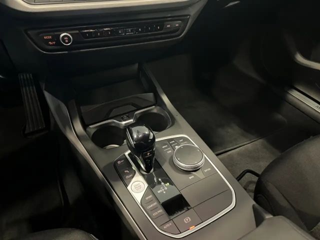 BMW 118 118i 5-deurs Sedan