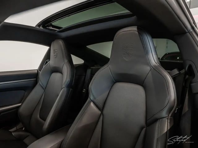 Porsche 911 4 Carrera Coupé