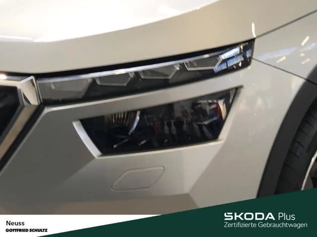 Skoda Kamiq SCOUTLINE TSI DSG AHK SITZHEIZUNG EINPARKHILFE NAV