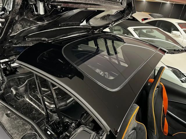 McLaren Artura Spider