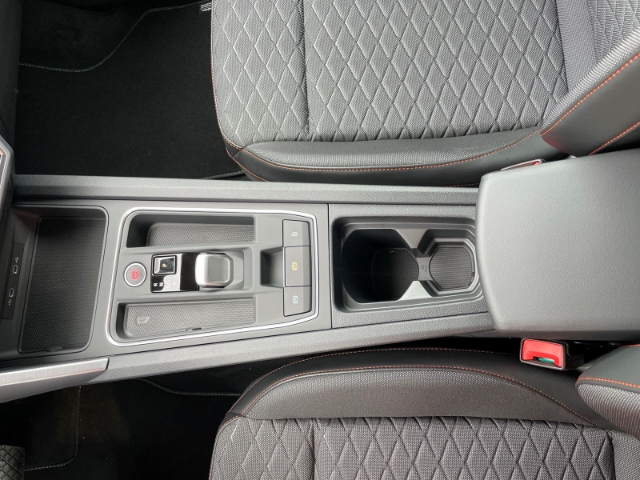 Seat Leon 1.5 eTSI FR-lijn Sportstourer