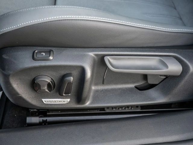 Volkswagen Passat 1.5 eTSI DSG Variant