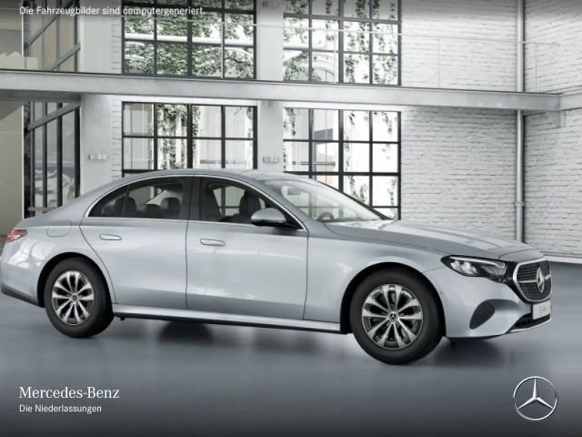 Mercedes-Benz E 200 AVANTGARDE Sedan