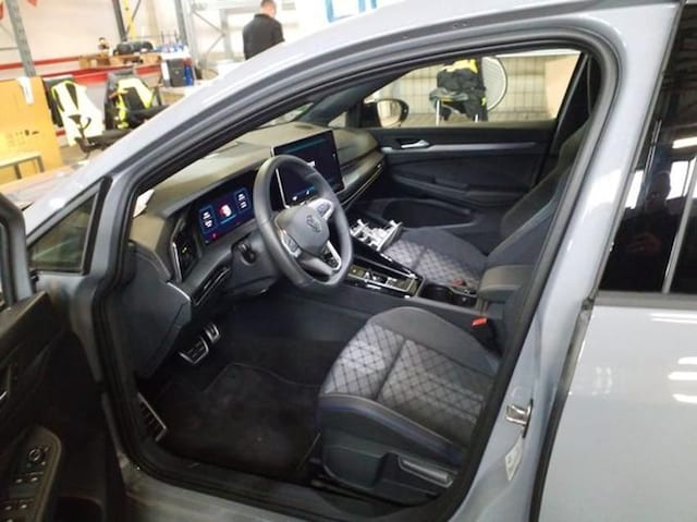 Volkswagen Golf 1.5 eTSI DSG Golf VIII R-Line