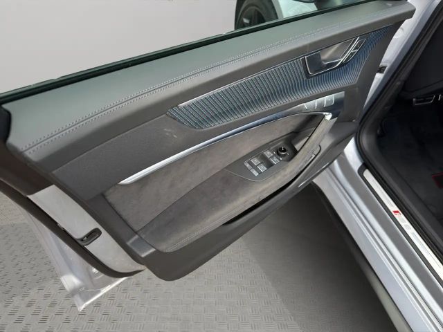 Audi RS6 Avant Performance Quattro