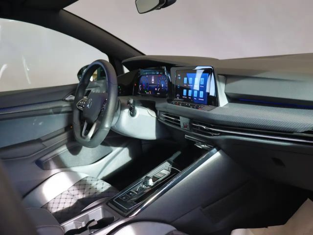 Volkswagen Golf 1.5 eTSI DSG Golf VIII R-Line