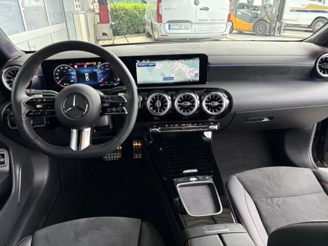 Mercedes-Benz CLA 200 AMG Line Coupé