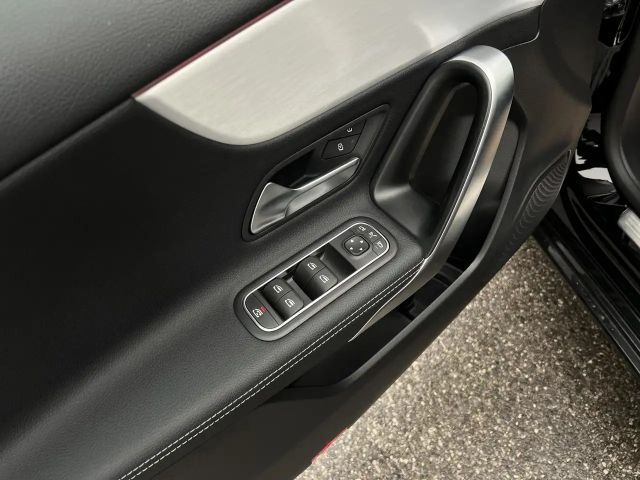 Mercedes-Benz A 180 Hatchback Progressive