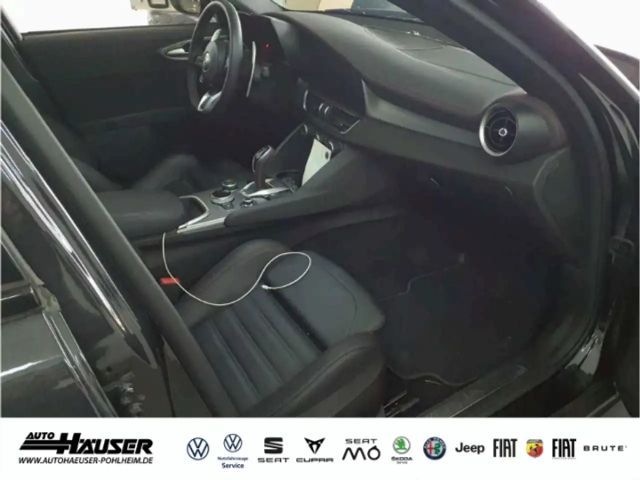 Alfa Romeo Giulia Q4 Turbo