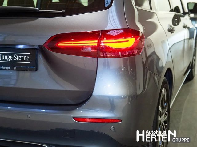 Mercedes-Benz B 200 Progressive Sedan