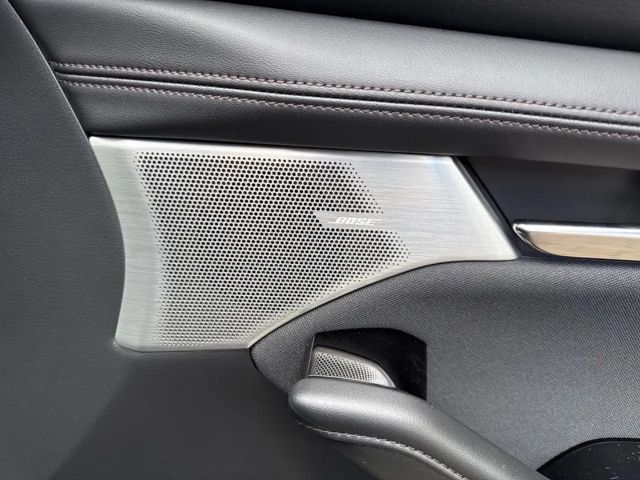 Mazda 3 2.5L SkyActiv e-Skyactiv