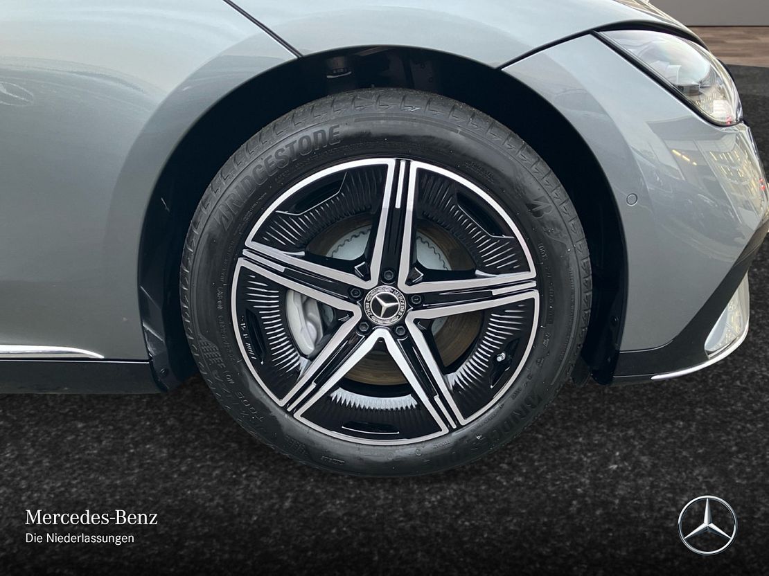 Mercedes-Benz EQE 300 Sedan