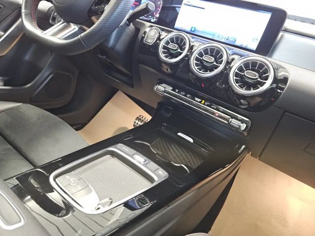 Mercedes-Benz A 180 AMG Line