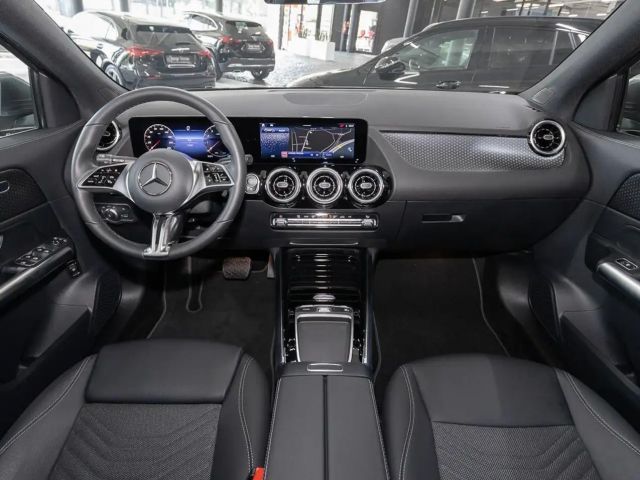Mercedes-Benz GLA 180 W-Paket ParkAss. LED SpurH el.Heck LM