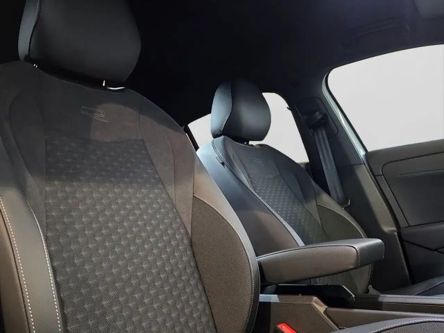 Volkswagen T-Roc 1.5 eTSI DSG IQ.Drive R-Line