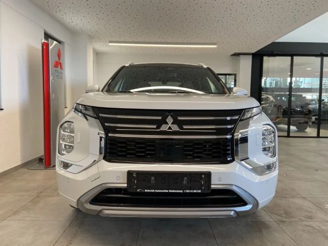 Mitsubishi Outlander 2.4 TOP Luxury P. Yamaha