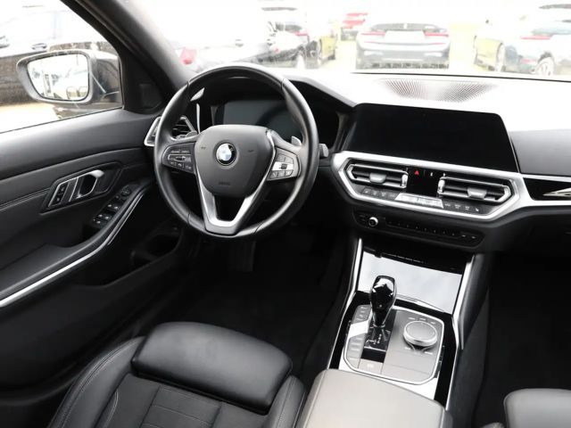 BMW 330 330i Advantage pakket Sedan xDrive