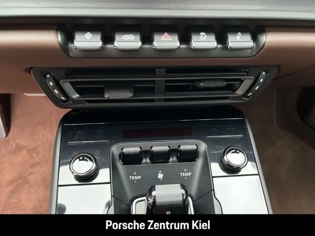 Porsche 992 4 Coupé GTS Targa