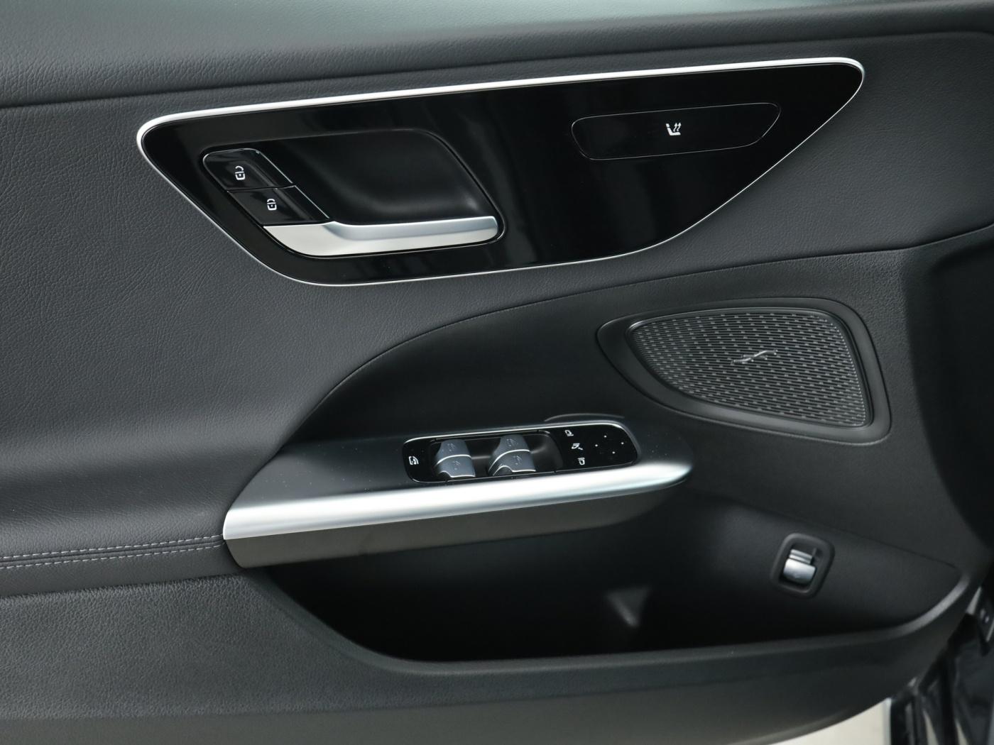 Mercedes-Benz C 200 AVANTGARDE Sedan