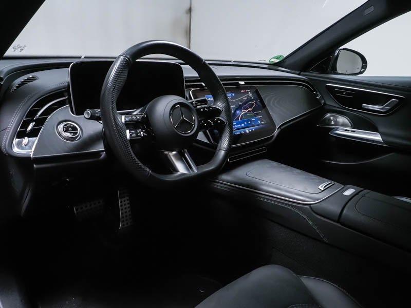 Mercedes-Benz E 200 AMG Line Sedan