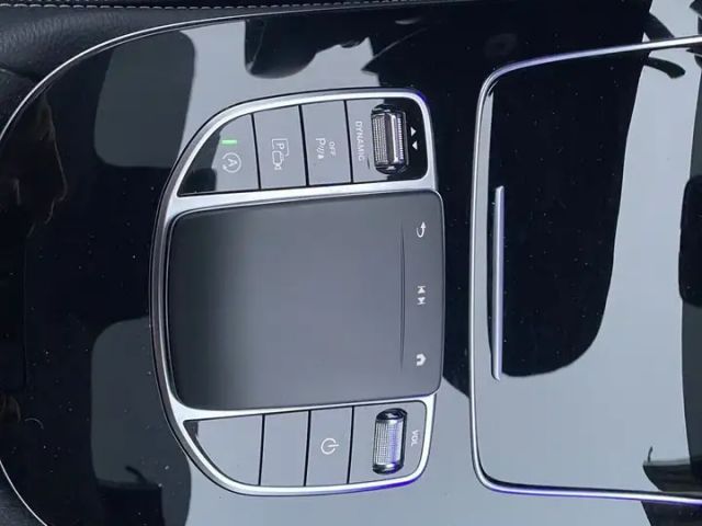 Mercedes-Benz E 200 E 200 d Sedan