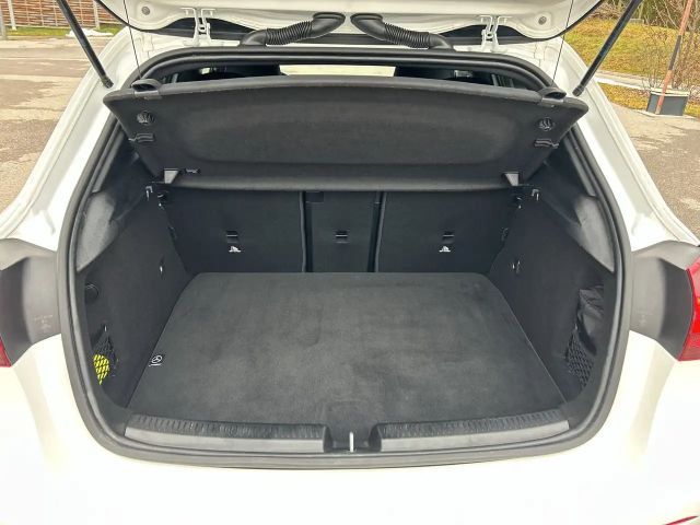 Mercedes-Benz A 180 AMG Line Hatchback