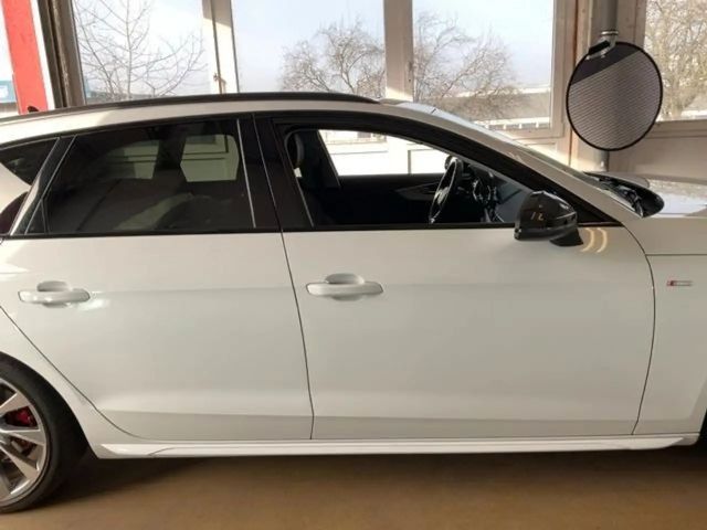 Audi A4 Avant Quattro S-Line