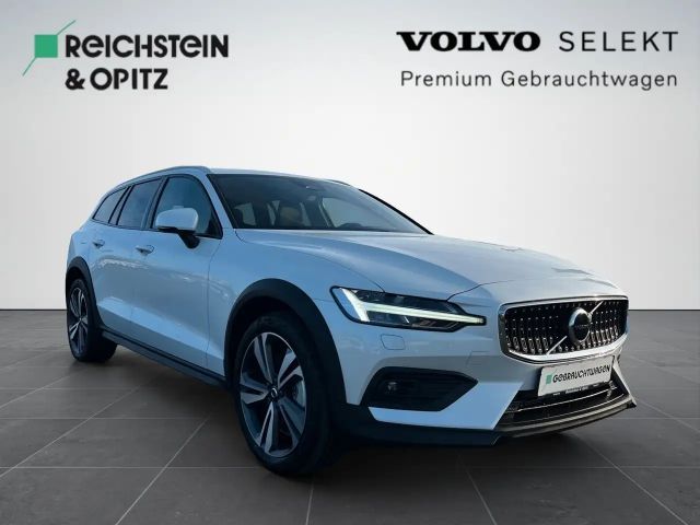 Volvo V60 Cross Country AWD Plus