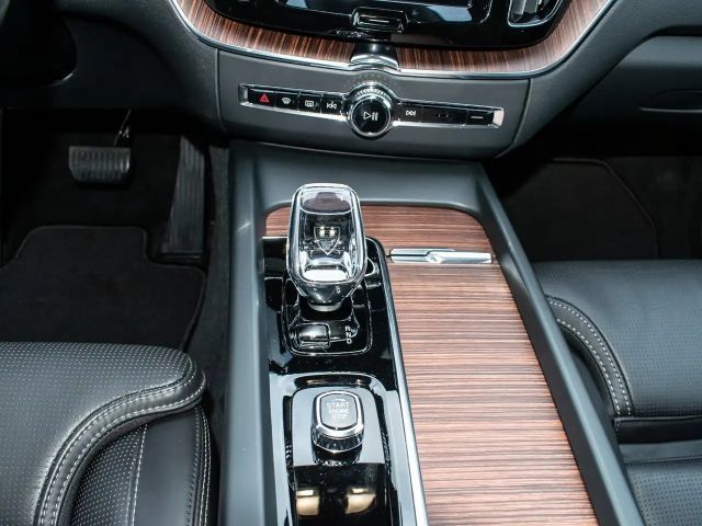 Volvo XC60 AWD Dark Plus