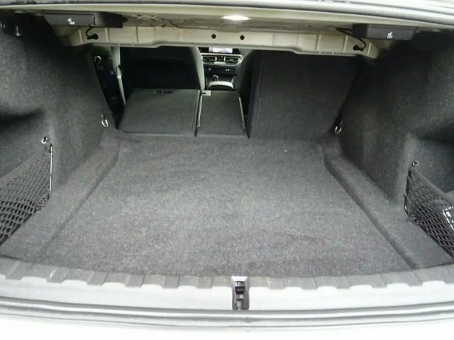 BMW 320 320d Luxury Line Sedan xDrive