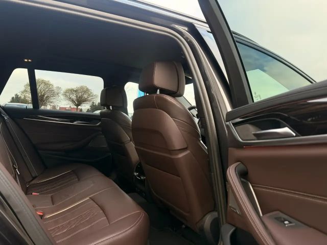 BMW 540 540d M-Sport Touring xDrive