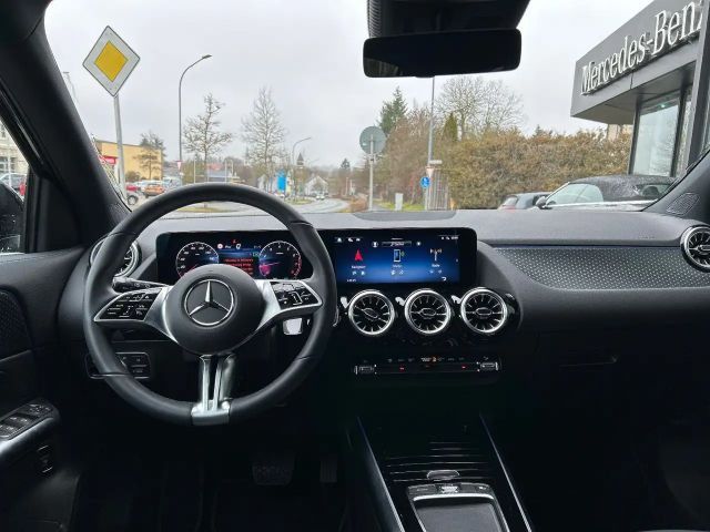 Mercedes-Benz GLA 180 Progr. Distronic  360 Keyless Night AHK