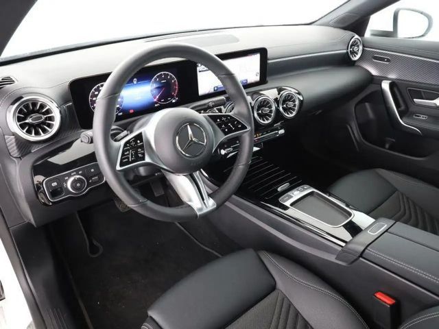 Mercedes-Benz CLA 180 Coupé Progressive