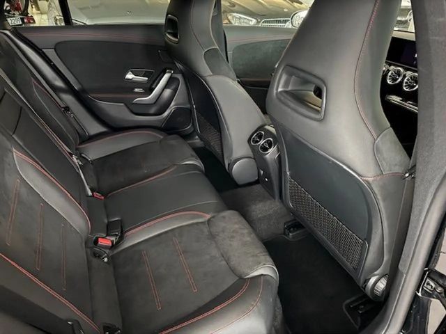 Mercedes-Benz CLA 200 AMG Line Premium