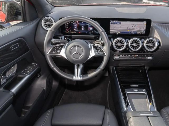 Mercedes-Benz GLA 180 Pano STH W-Paket KeyLess ParkAss. LED