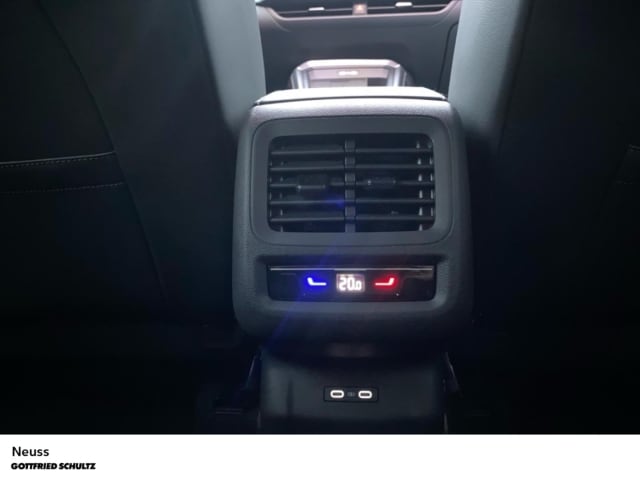 Volkswagen T-Roc 1.5 eTSI DSG R-Line Style