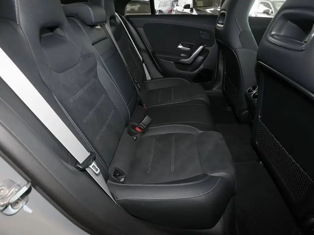 Mercedes-Benz CLA 180 AMG Line Coupé