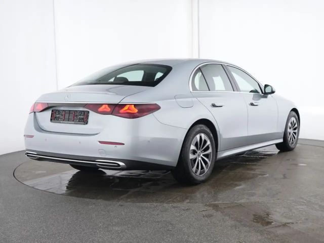 Mercedes-Benz E 220 AVANTGARDE E 220 d Sedan