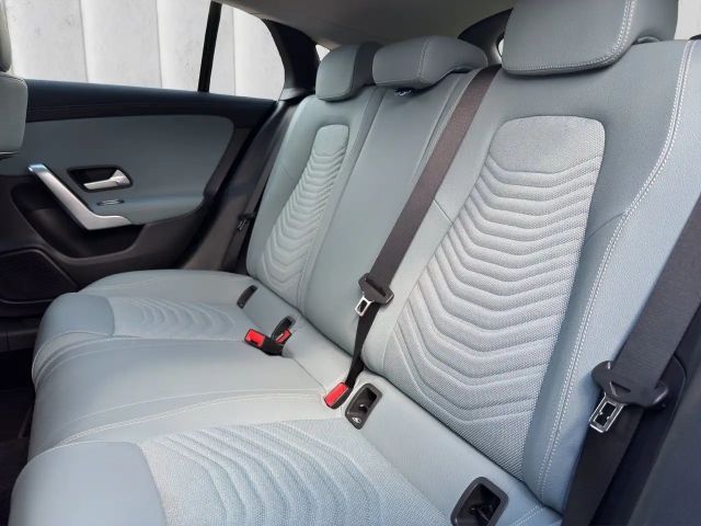 Mercedes-Benz CLA 180 Progressive