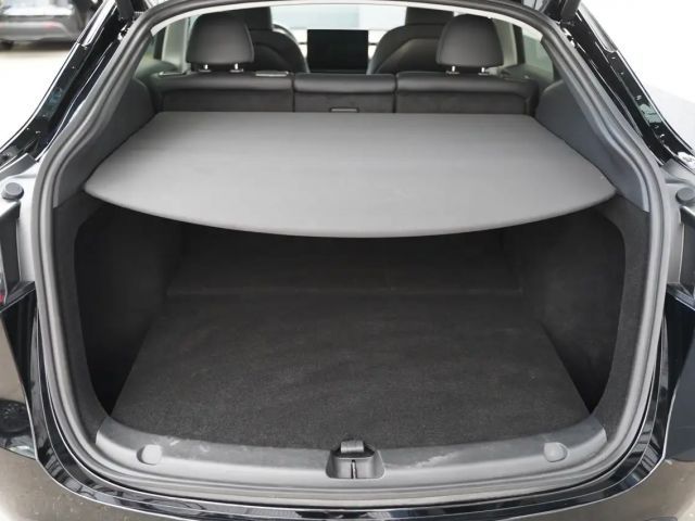 Tesla Model Y AWD Long Range