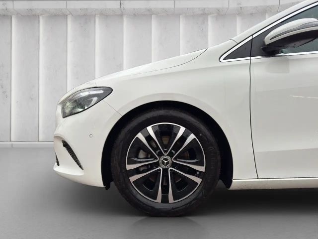 Mercedes-Benz B 200 Progressive Sedan