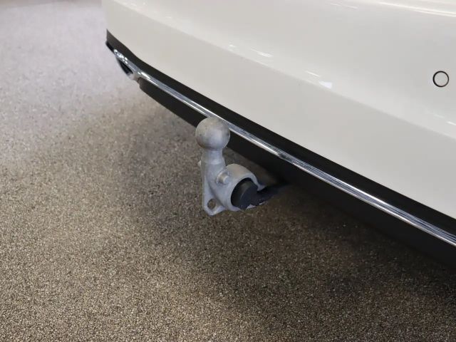 Mercedes-Benz C 180 AVANTGARDE Sedan