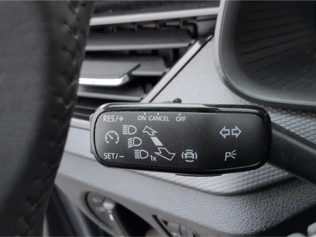 Skoda Scala Essence TSI*DSG LED SHZ Tempo digCockp PDC