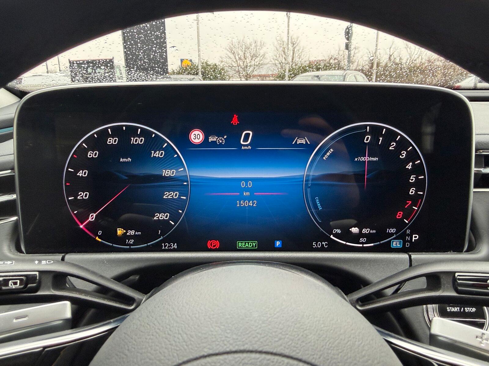 Mercedes-Benz E 300 AVANTGARDE E 300 e