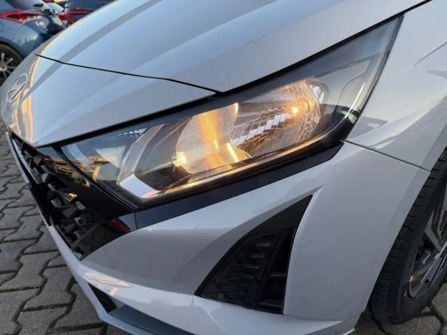 Hyundai i20 AUTOMAT+NAVI+APPLE/ANDROID+SITZHZG+LENKRADHZG+KAME