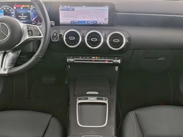 Mercedes-Benz A 180 A 180 d