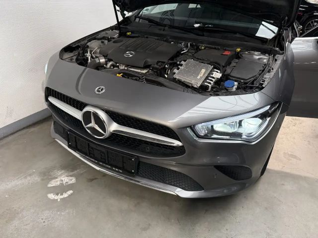 Mercedes-Benz CLA 220 /NAVI/LED/AHK/