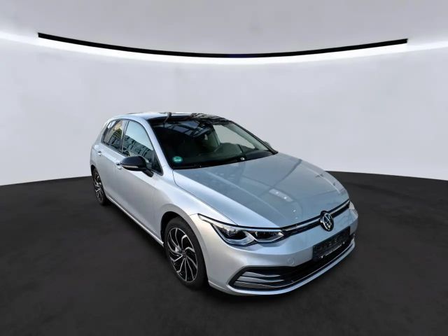 Volkswagen Golf 1.5 eTSI DSG IQ.Drive