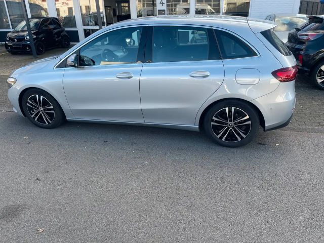 Mercedes-Benz B 180 B 180 d