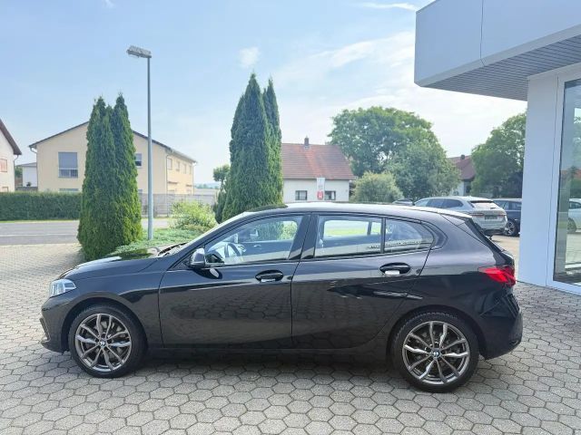 BMW 120 120i Sedan